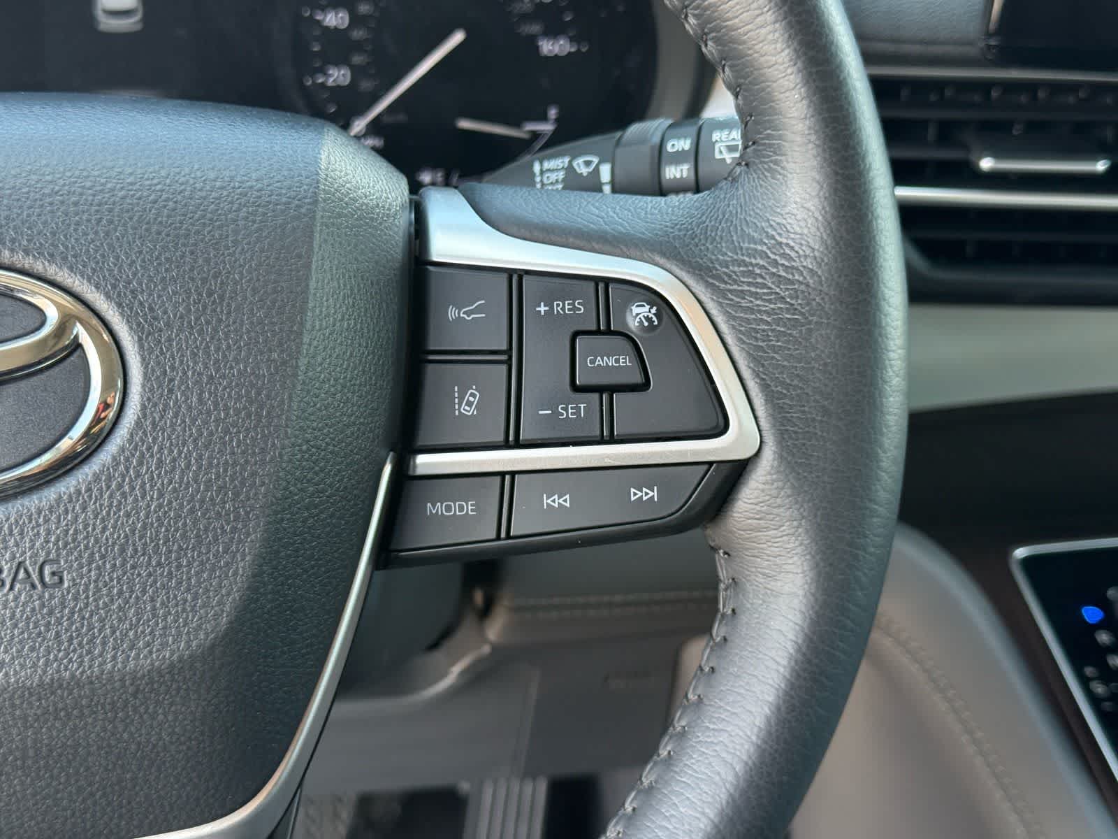 Toyota Sienna XLE 2024