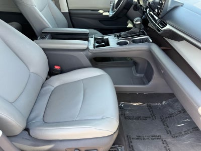 Toyota Sienna XLE 2024