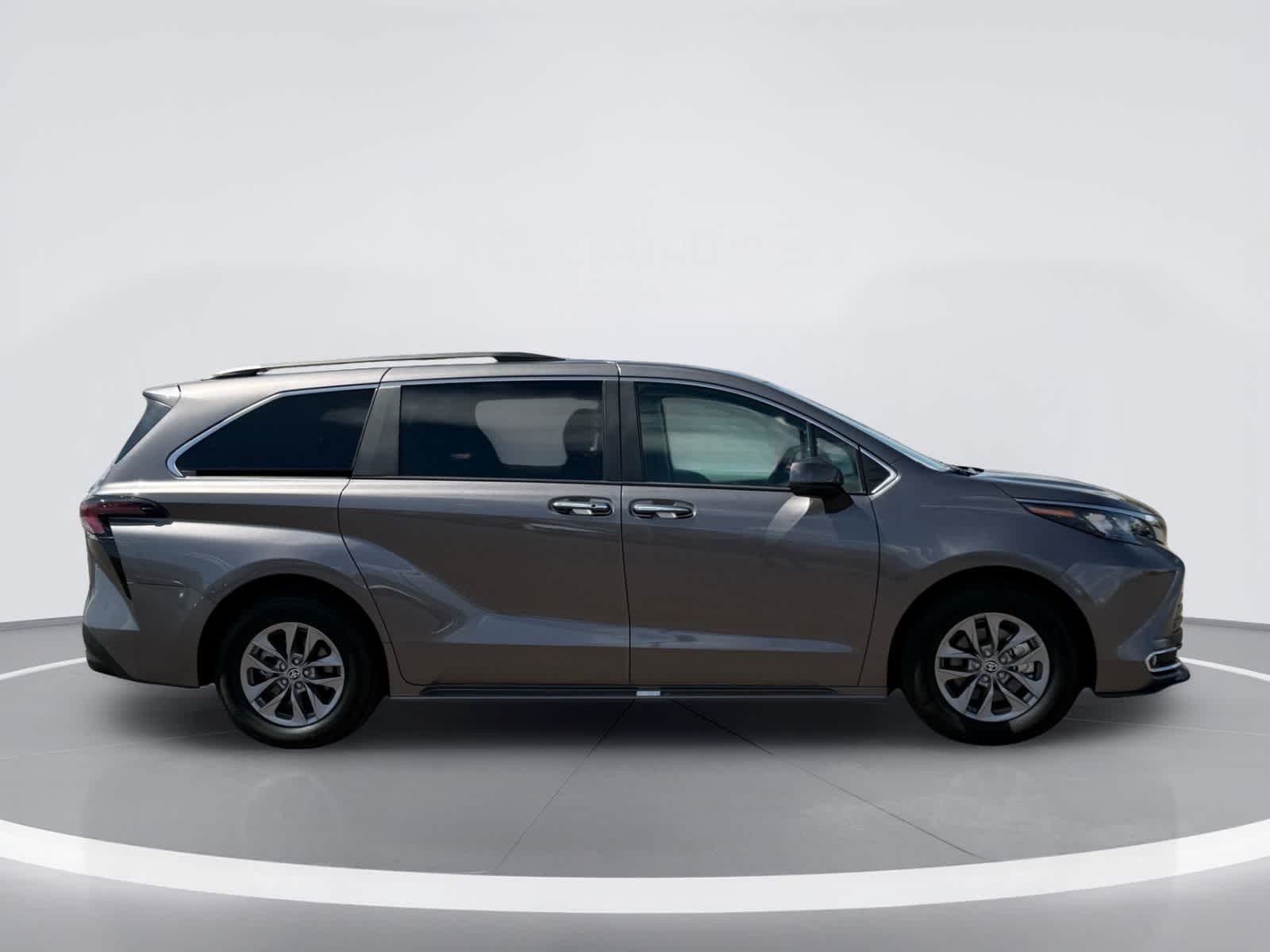 Toyota Sienna XLE 2024