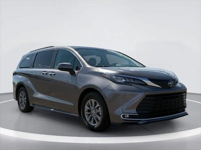 Toyota Sienna XLE 2024