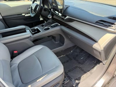 Toyota Sienna XLE 2024
