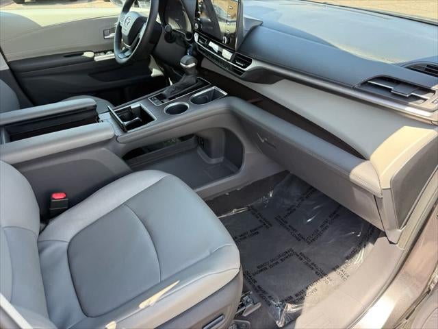 Toyota Sienna XLE 2024