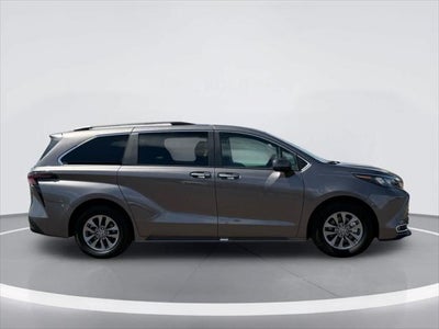 Toyota Sienna XLE 2024