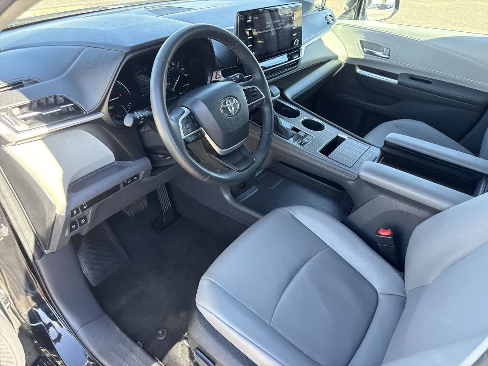 Toyota Sienna XLE 2024