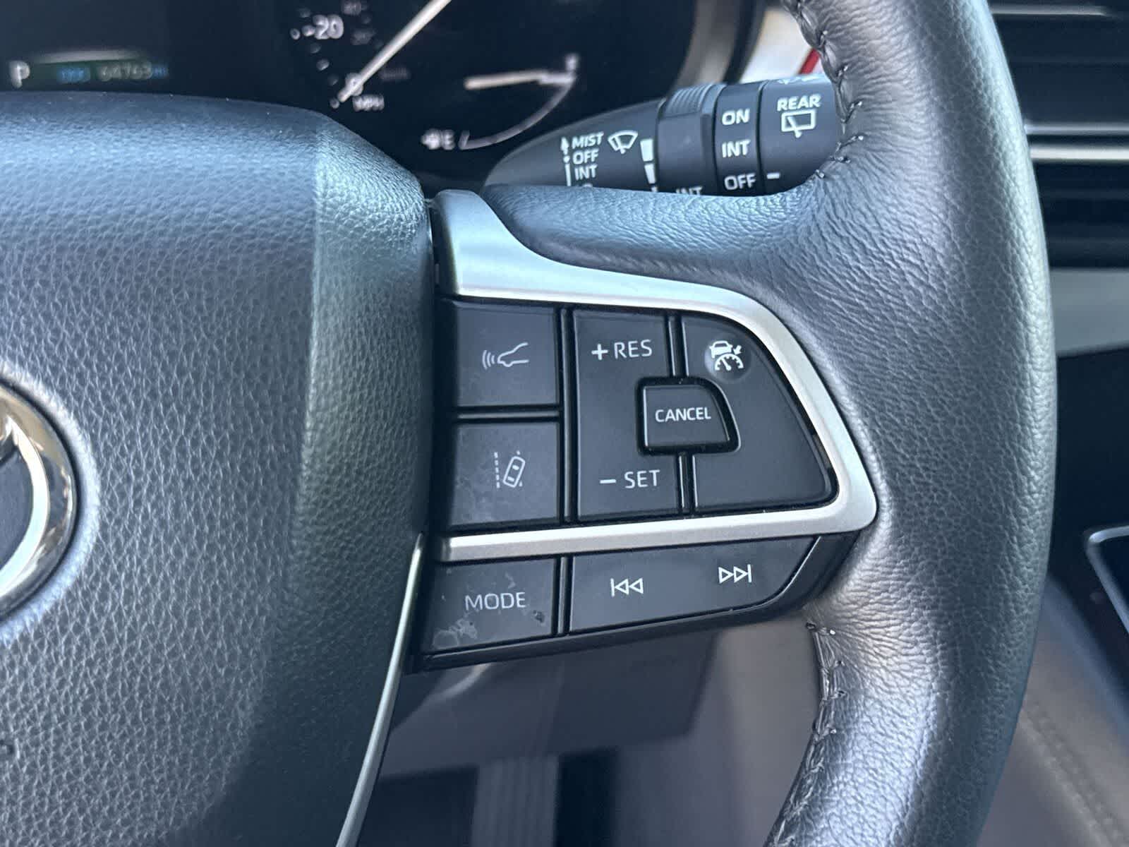 Toyota Sienna XLE 2024