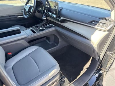 Toyota Sienna XLE 2024