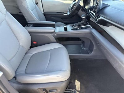Toyota Sienna XLE 2024