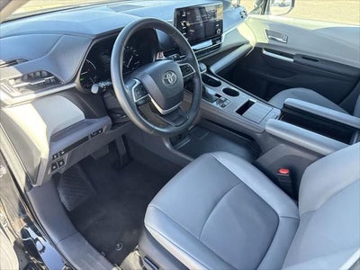 Toyota Sienna XLE 2024