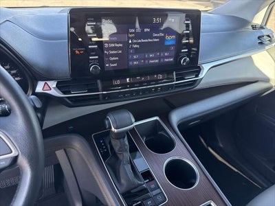 Toyota Sienna XLE 2024