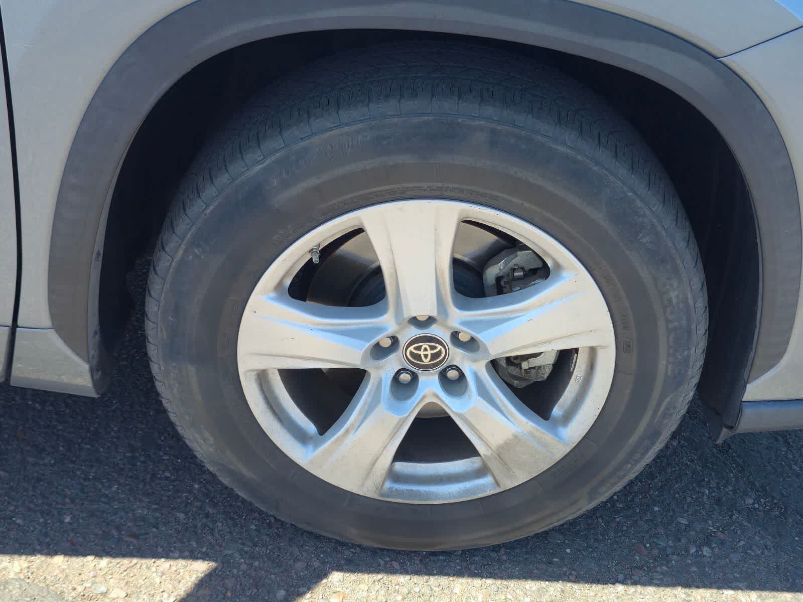 Toyota Highlander Hybrid LE 2021