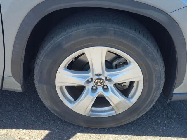 Toyota Highlander Hybrid LE 2021