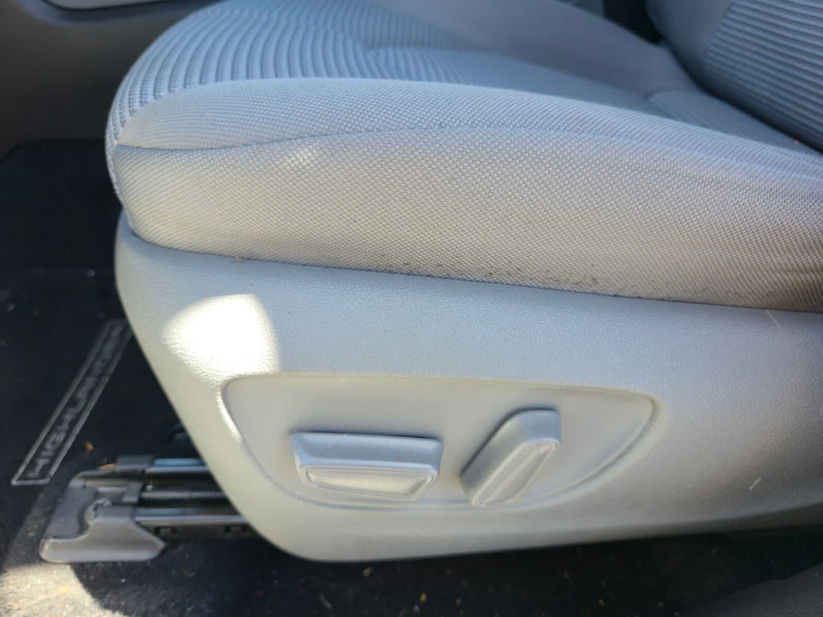 Toyota Highlander LE 2021