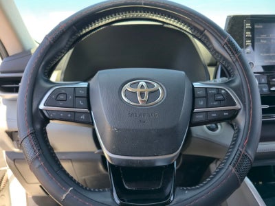 Toyota Highlander LE 2021