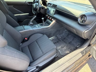 Toyota GR86 2023 con cambio manual (nacional)