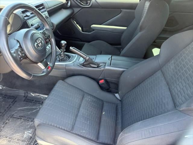 Toyota GR86 2023 con cambio manual (nacional)