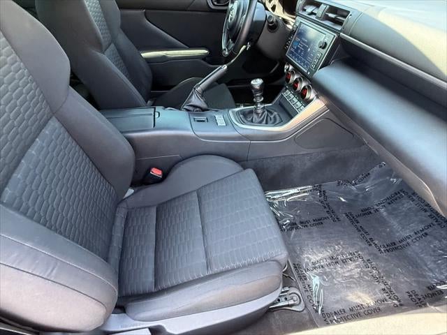Toyota GR86 2023 con cambio manual (nacional)