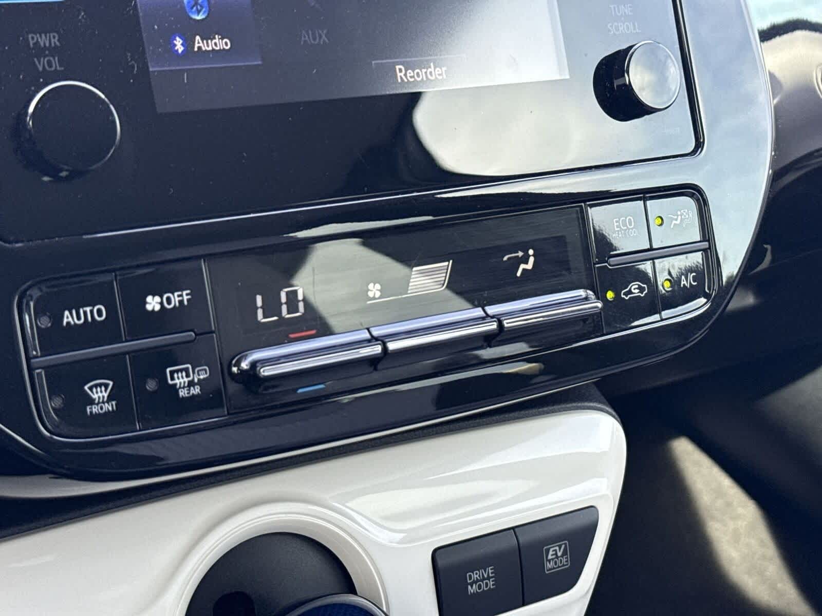 Toyota Prius Two 2016