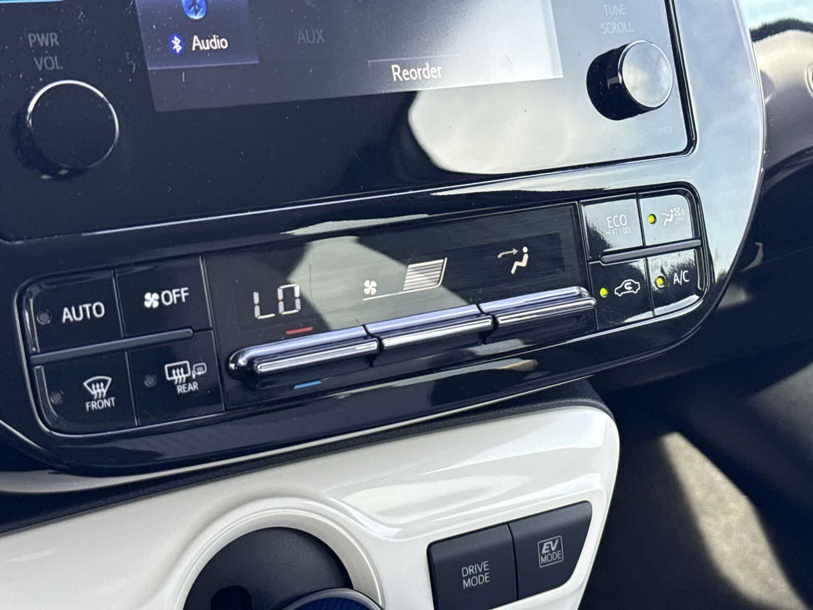 Toyota Prius Two 2016