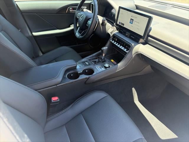 Lexus IS 350 F SPORT Design 2026