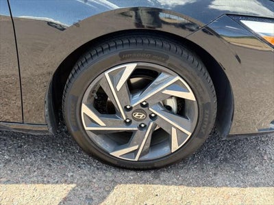 Hyundai Elantra Limited 2024