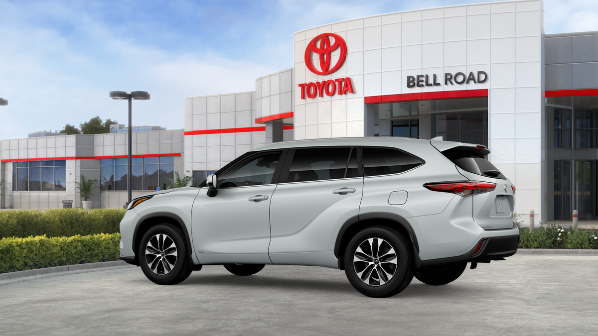 Toyota Highlander Hybrid XLE 2026