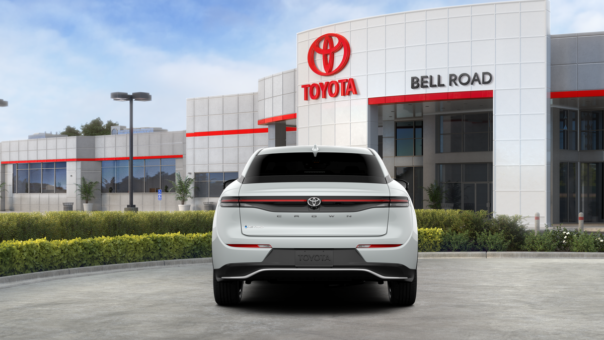 Toyota Crown XLE 2026