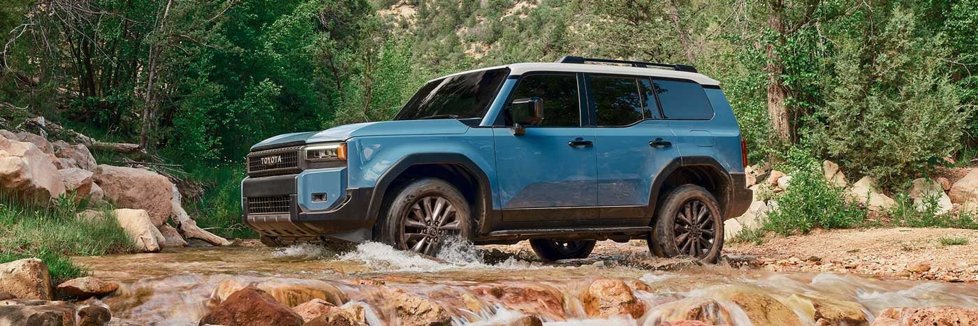 Toyota Land Cruiser 2024 azul todoterreno en Arizona