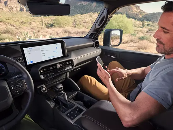 Interior del Toyota Land Cruiser 2025